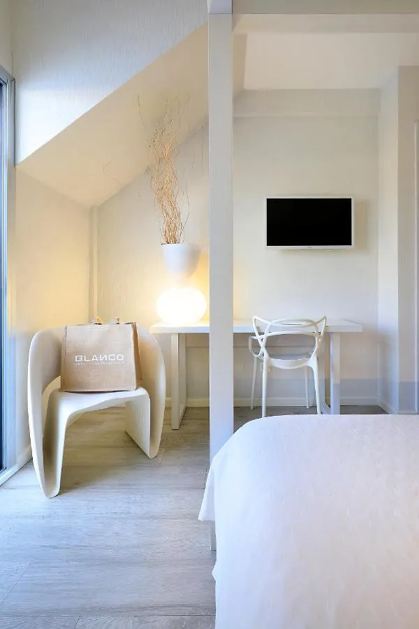 Blanco Hotel Formentera Es Pujols 4*,