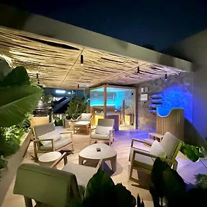Sin Nombre Bali - Sauna, Ice Bath & Roof Terrace ホテル チャングー